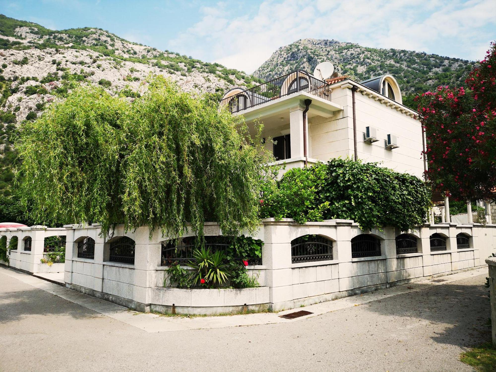 Villa Teuta Рисан Экстерьер фото